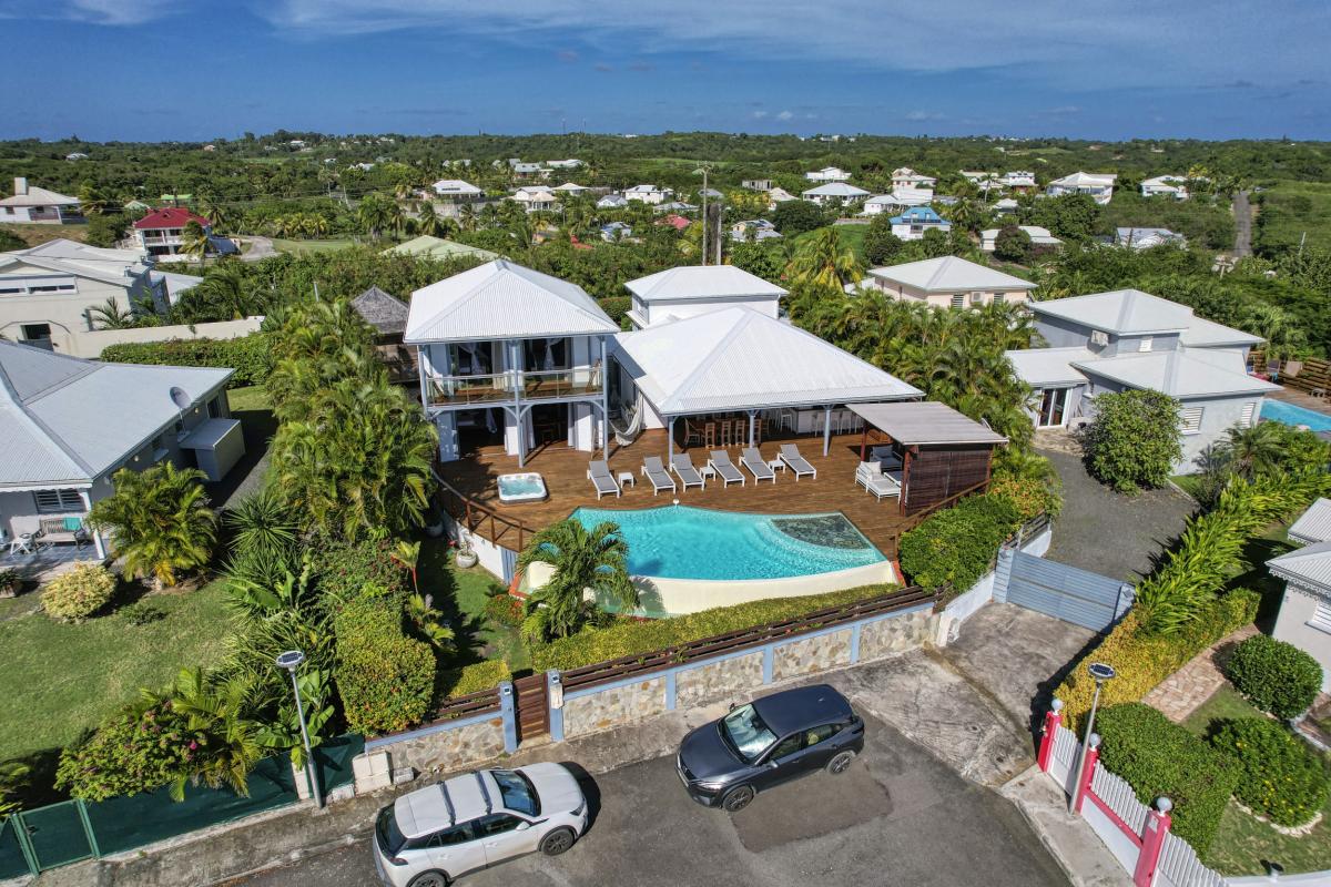 44.Location villa piscine Sainte Anne Guadeloupe_Terrasse Piscine Mer